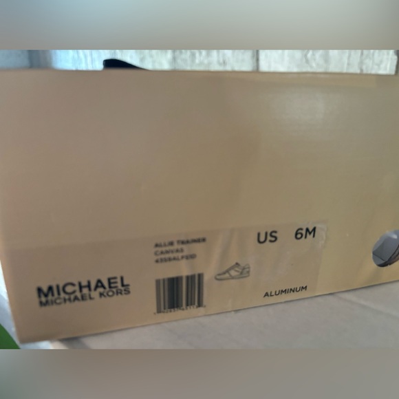 Brandnew Michael Kors sneakers - Picture 5 of 5
